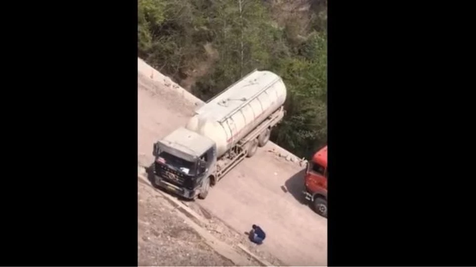 Απίστευτο: Κάνει αναστροφή με βυτιοφόρο στο χείλος του γκρεμού! (βίντεο)